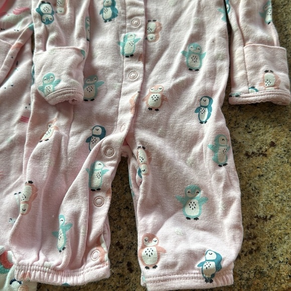Carter’s pink print 2 snap closure sleepers/onesies; snap bio & beanie hat. - Picture 4 of 8
